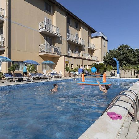 Hotel Darsena Passignano sul Trasimeno Exterior photo