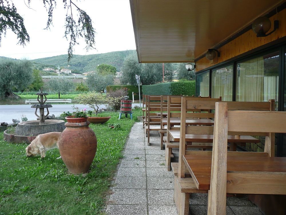 Hotel Darsena Passignano sul Trasimeno Exterior photo