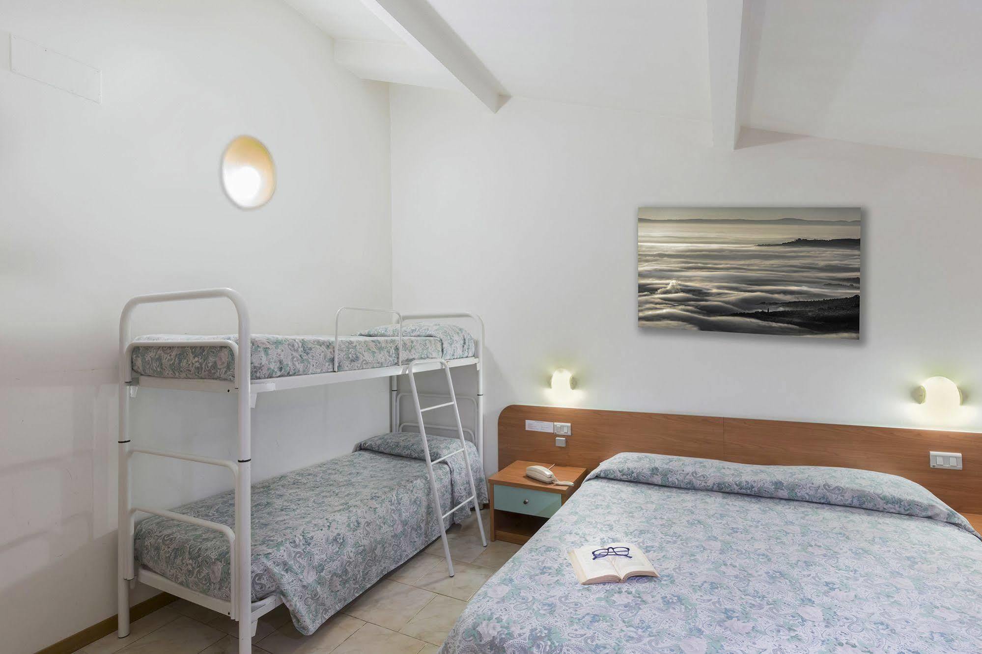Hotel Darsena Passignano sul Trasimeno Exterior photo