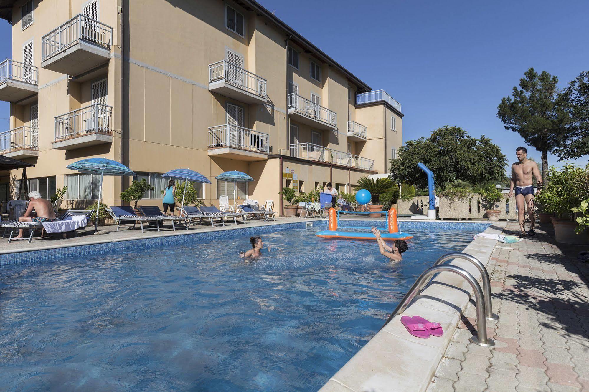 Hotel Darsena Passignano sul Trasimeno Exterior photo