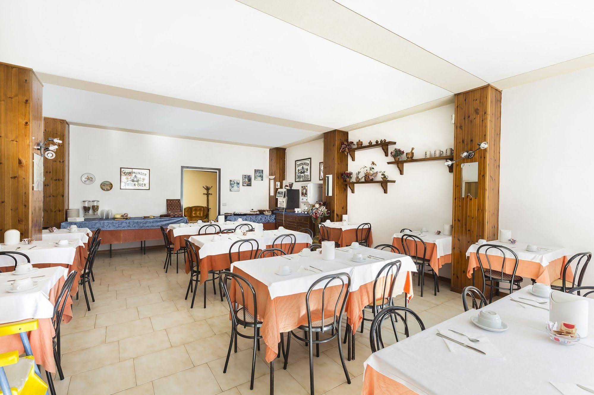 Hotel Darsena Passignano sul Trasimeno Exterior photo