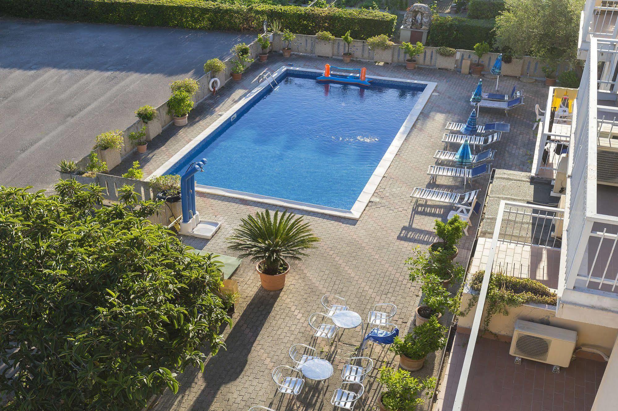 Hotel Darsena Passignano sul Trasimeno Exterior photo